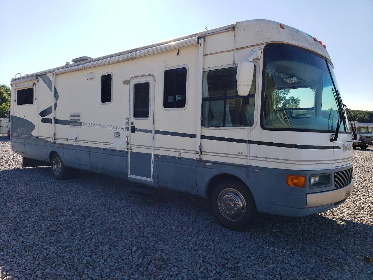 2001 NATIONAL RV UNKNOWN | 1FCNF53S610A04957 | UPCARS