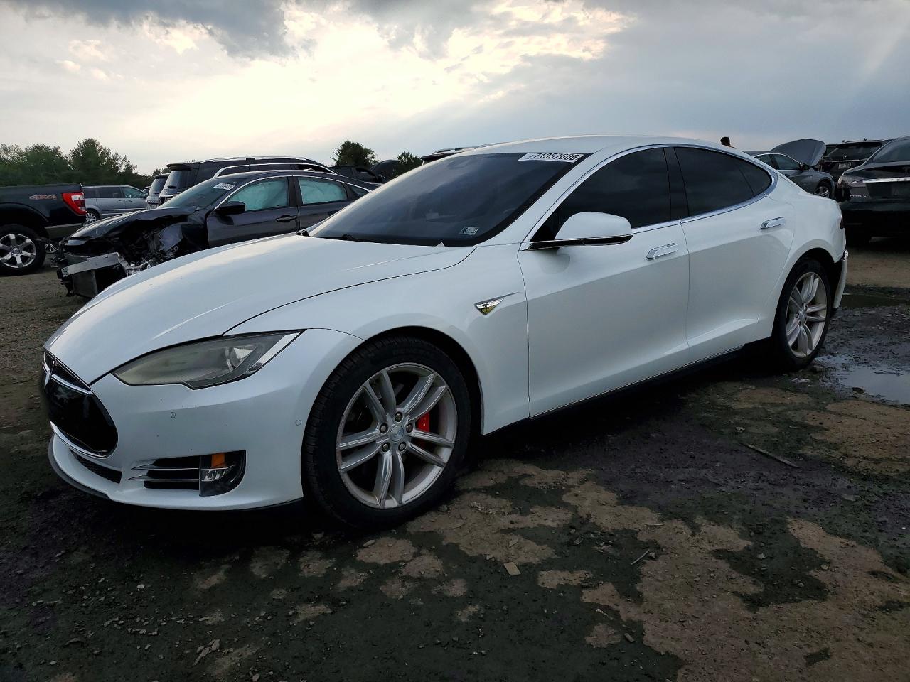 2015 TESLA MODEL S | 5YJSA1E42FF118651 | UPCARS