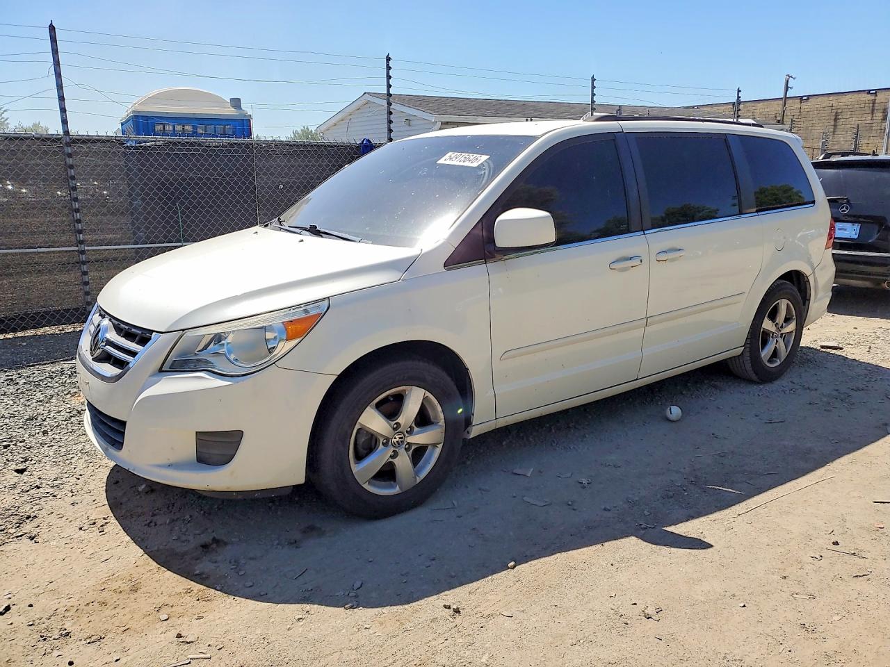 2011 VOLKSWAGEN ROUTAN SE | 2V4RW3DG2BR717562 | UPCARS