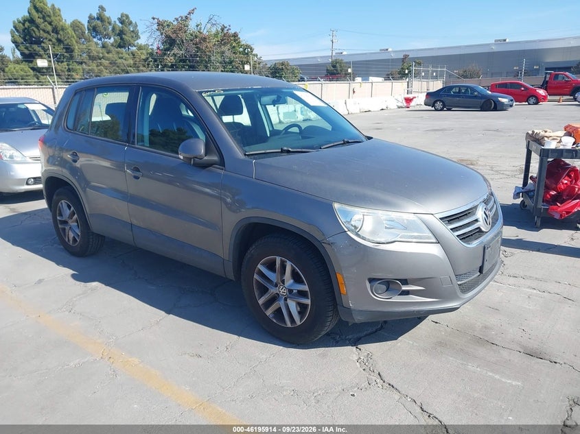 2011 VOLKSWAGEN TIGUAN S | WVGAV7AX7BW559972 | UPCARS
