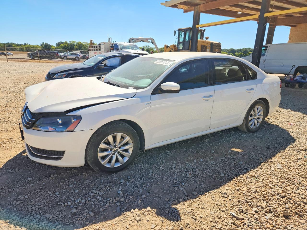 2015 VOLKSWAGEN PASSAT S | 1VWAT7A37FC061475 | UPCARS