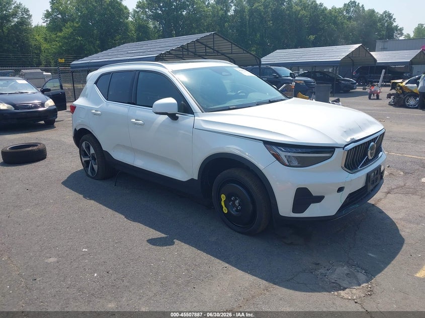 2025 VOLVO XC40 B5 CORE BRIGHT THEME | YV4L12UJ0S2495863 | UPCARS