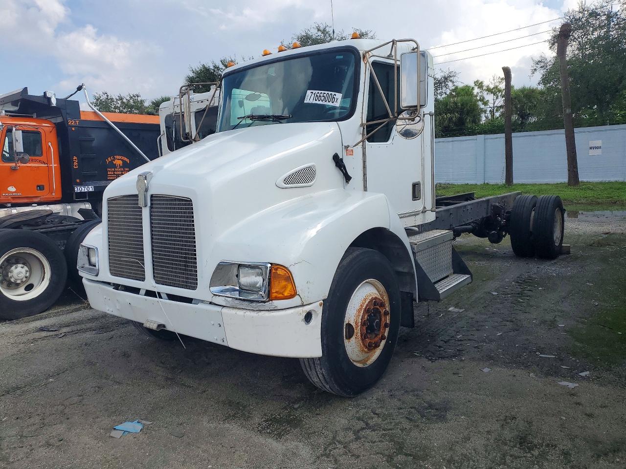 2000 KENWORTH ALL OTHER T300 | 2NKMHD6X6YM853599 | UPCARS