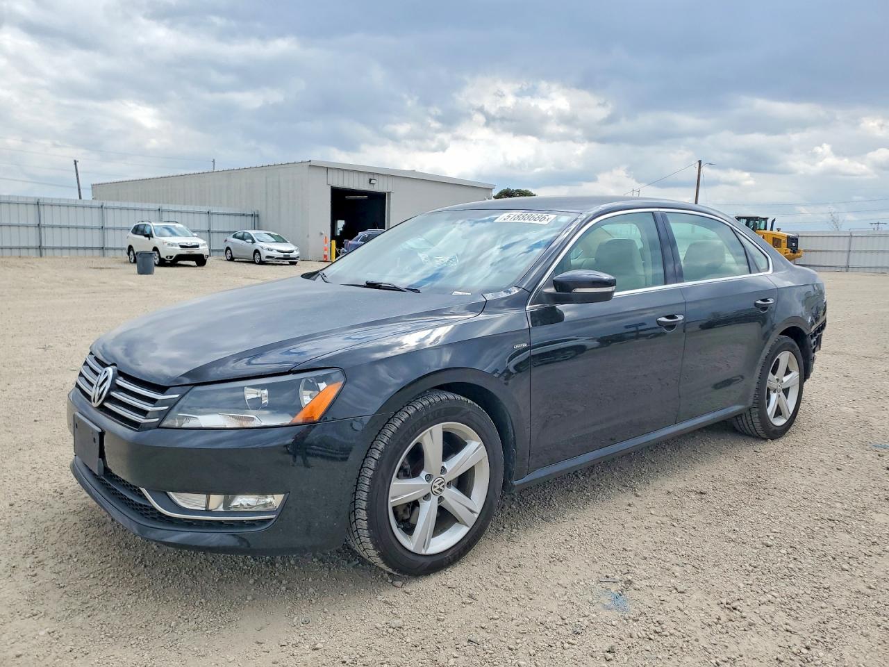 2015 VOLKSWAGEN PASSAT S | 1VWAS7A32FC118863 | UPCARS