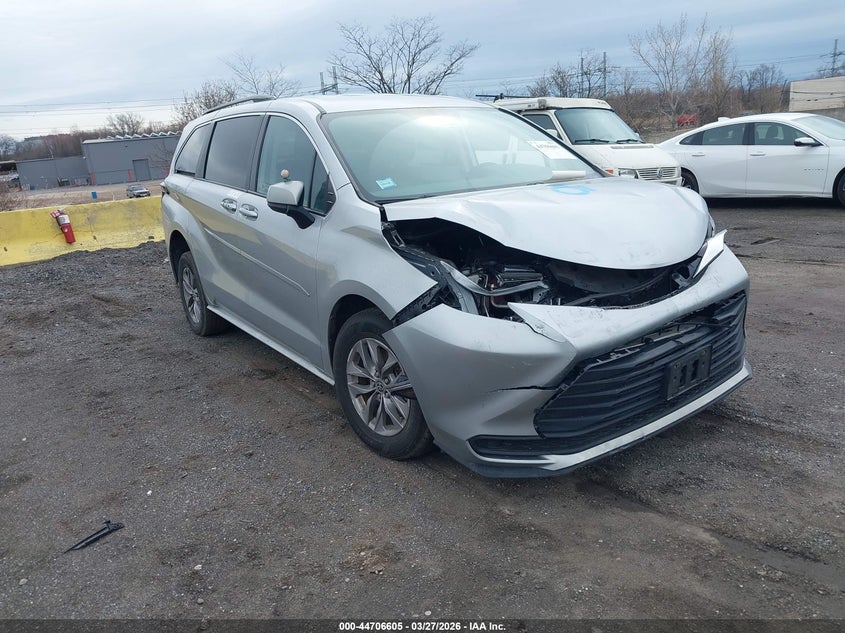 2022 TOYOTA SIENNA LE | 5TDKRKEC7NS081550 | UPCARS