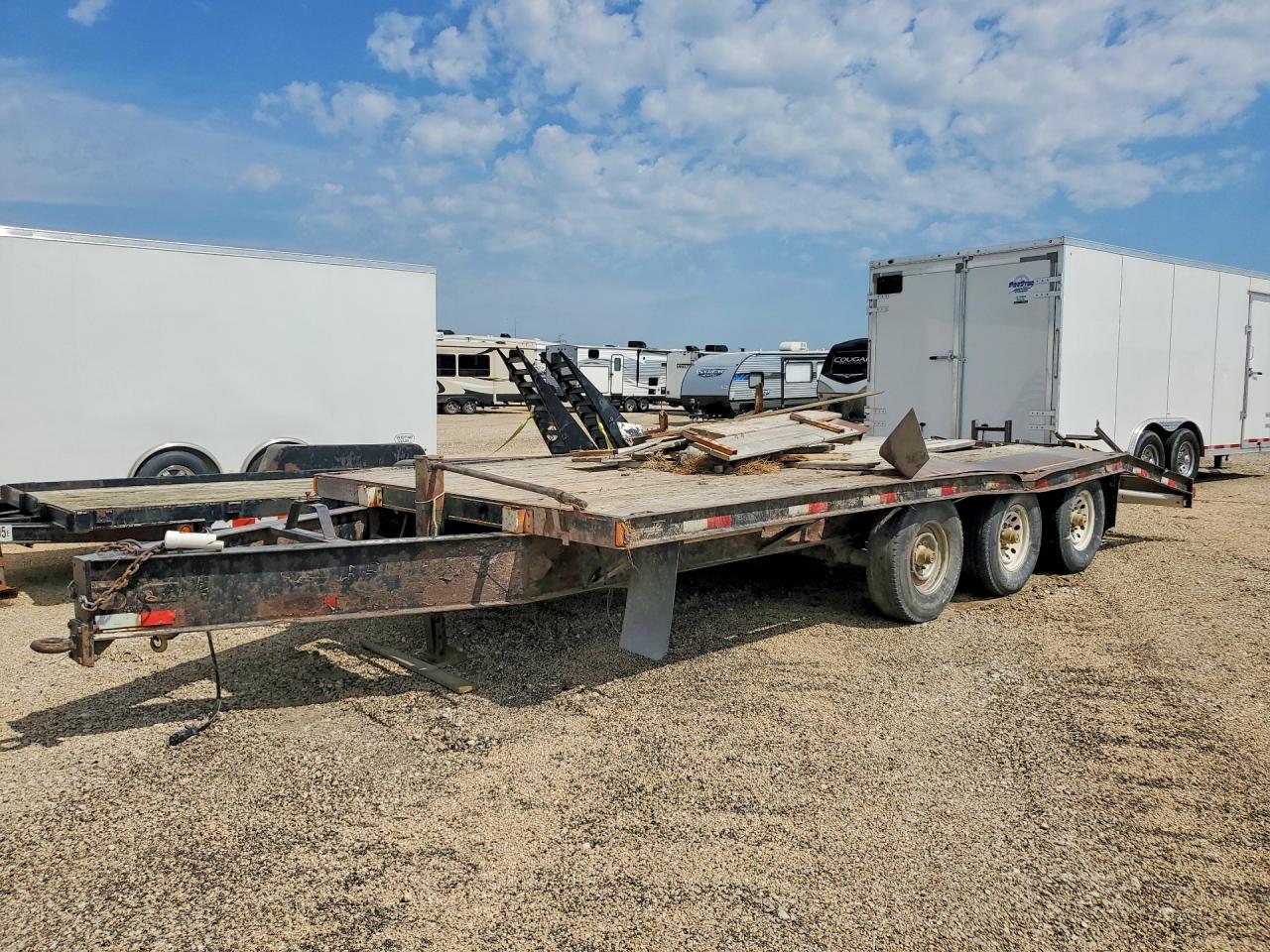 2002 FEATHELIGH TRAILERS FEATHERLITE EQUIPMENT TRAILER | IA044545 | UPCARS