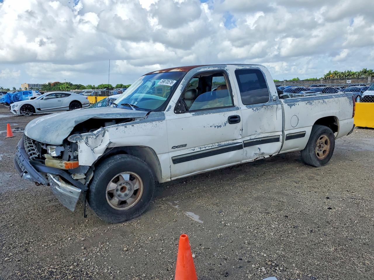 1999 CHEVROLET SILVERADO C1500 | 2GCEC19T4X1118681 | UPCARS