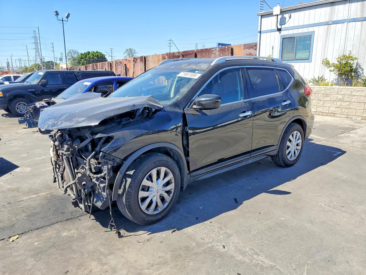 2017 NISSAN ROGUE S | JN8AT2MT0HW390476 | UPCARS