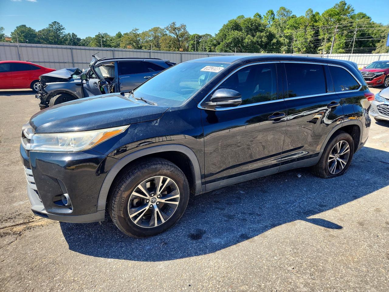 2019 TOYOTA HIGHLANDER LE | 5TDZARFH9KS042639 | UPCARS