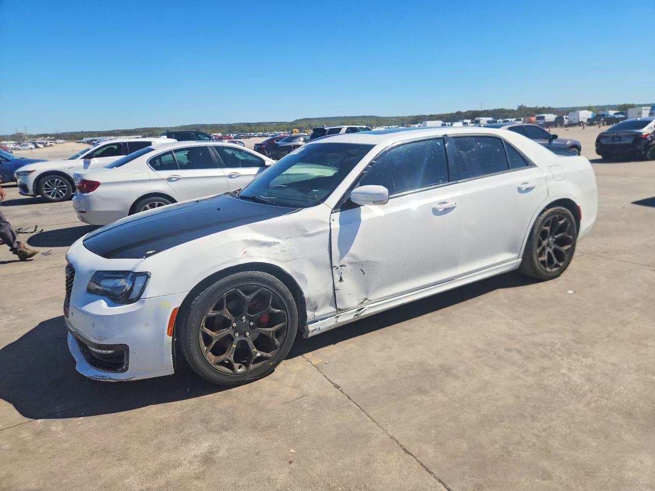 2018 CHRYSLER 300 S | 2C3CCABG2JH243654 | UPCARS