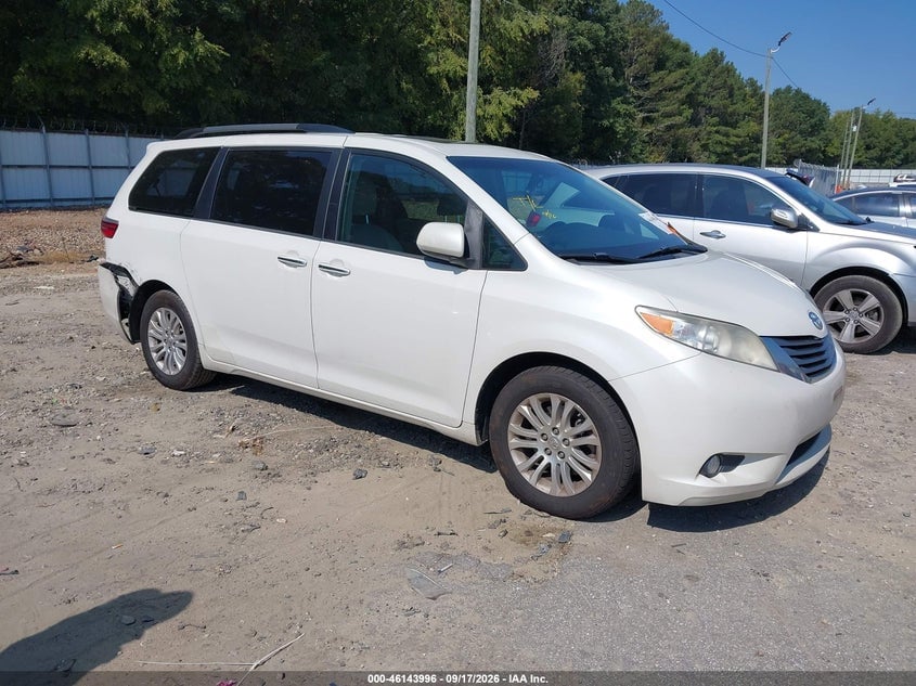 2017 TOYOTA SIENNA XLE 8 PASSENGER | 5TDYZ3DC2HS900129 | UPCARS