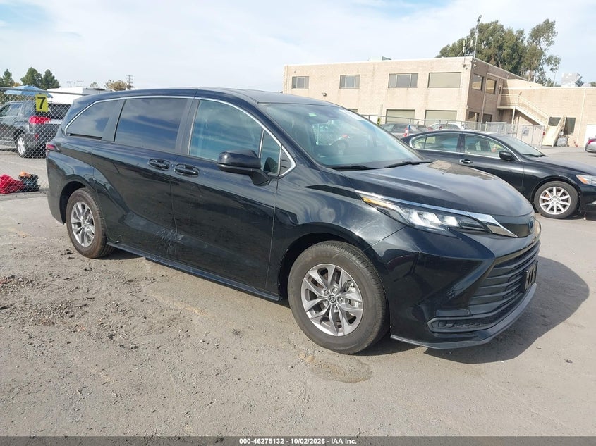 2023 TOYOTA SIENNA LE | 5TDKRKEC5PS162999 | UPCARS