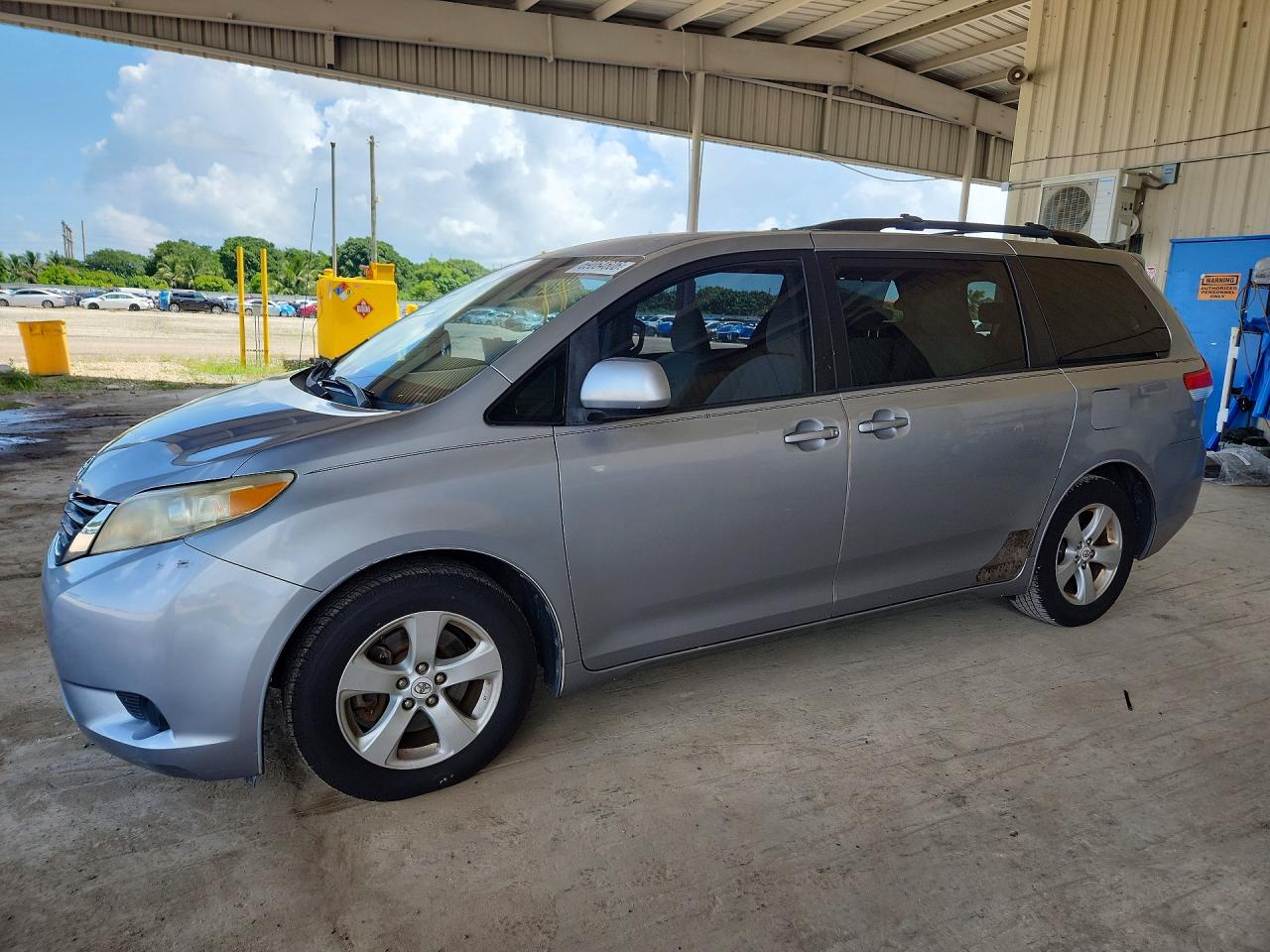 2011 TOYOTA SIENNA LE | 5TDKK3DC0BS041530 | UPCARS