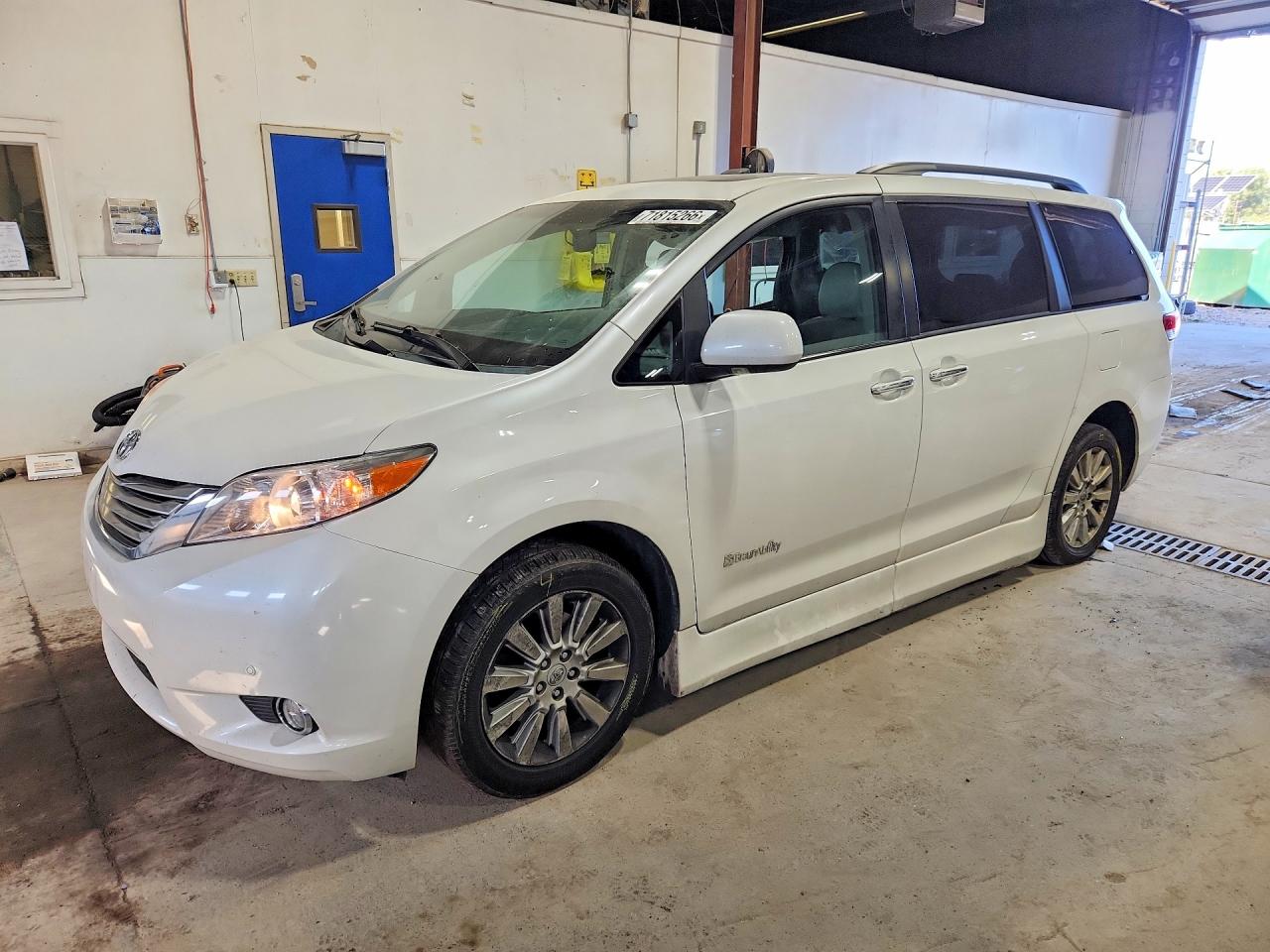 2011 TOYOTA SIENNA LIMITED 7-PASSENGER | 5TDYK3DCXBS122884 | UPCARS