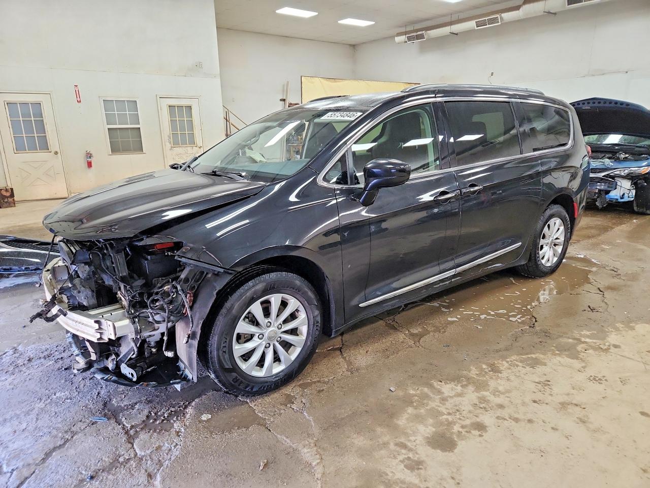 2017 CHRYSLER PACIFICA TOURING L | 2C4RC1BGXHR811756 | UPCARS