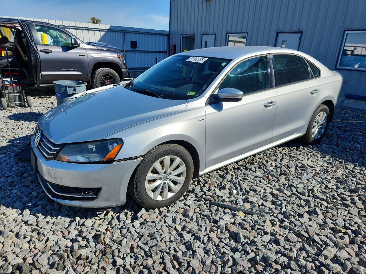 2015 VOLKSWAGEN PASSAT S | 1VWAT7A30FC056652 | UPCARS