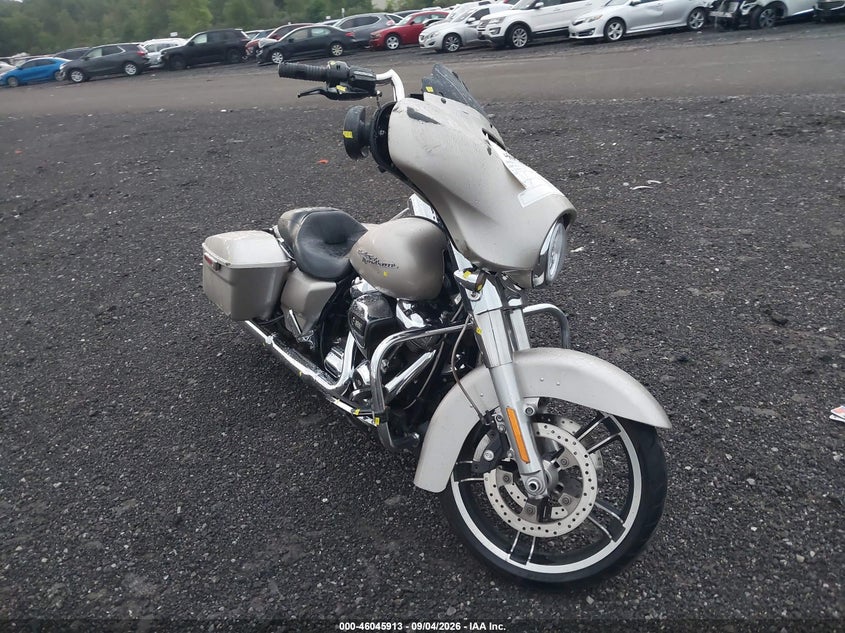 2018 HARLEY-DAVIDSON FLHX STREET GLIDE | 1HD1KBC17JB645747 | UPCARS
