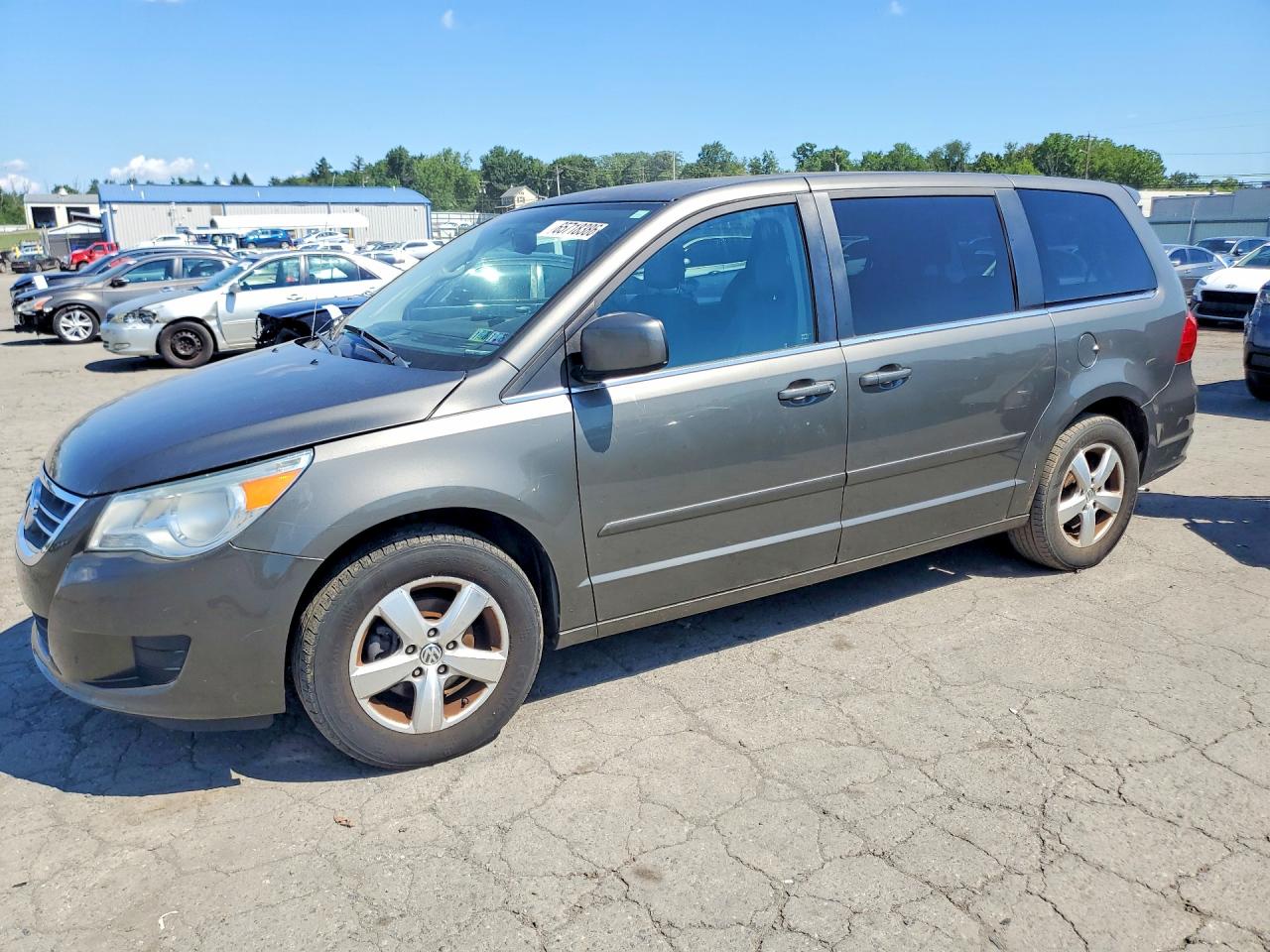 2010 VOLKSWAGEN ROUTAN SE | 2V4RW3D13AR272341 | UPCARS