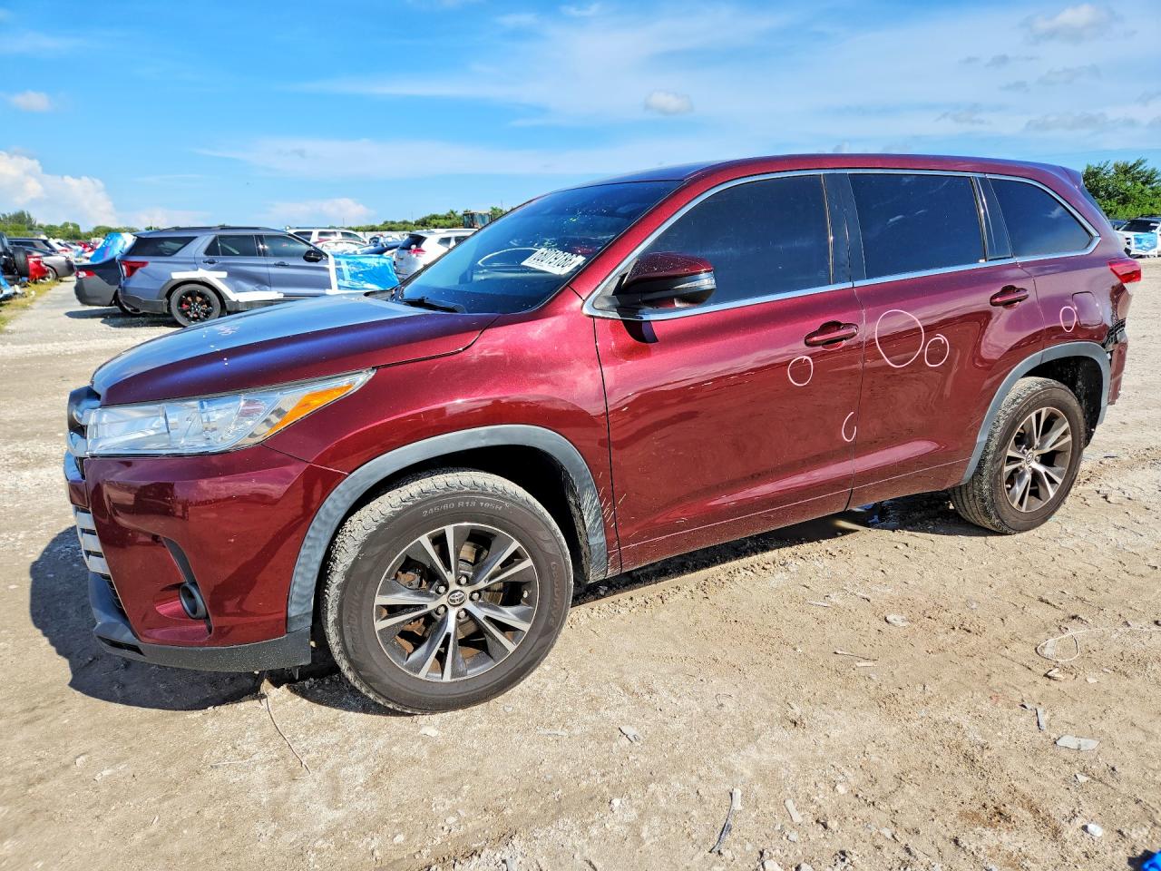 2018 TOYOTA HIGHLANDER LE | 5TDZARFH4JS034222 | UPCARS