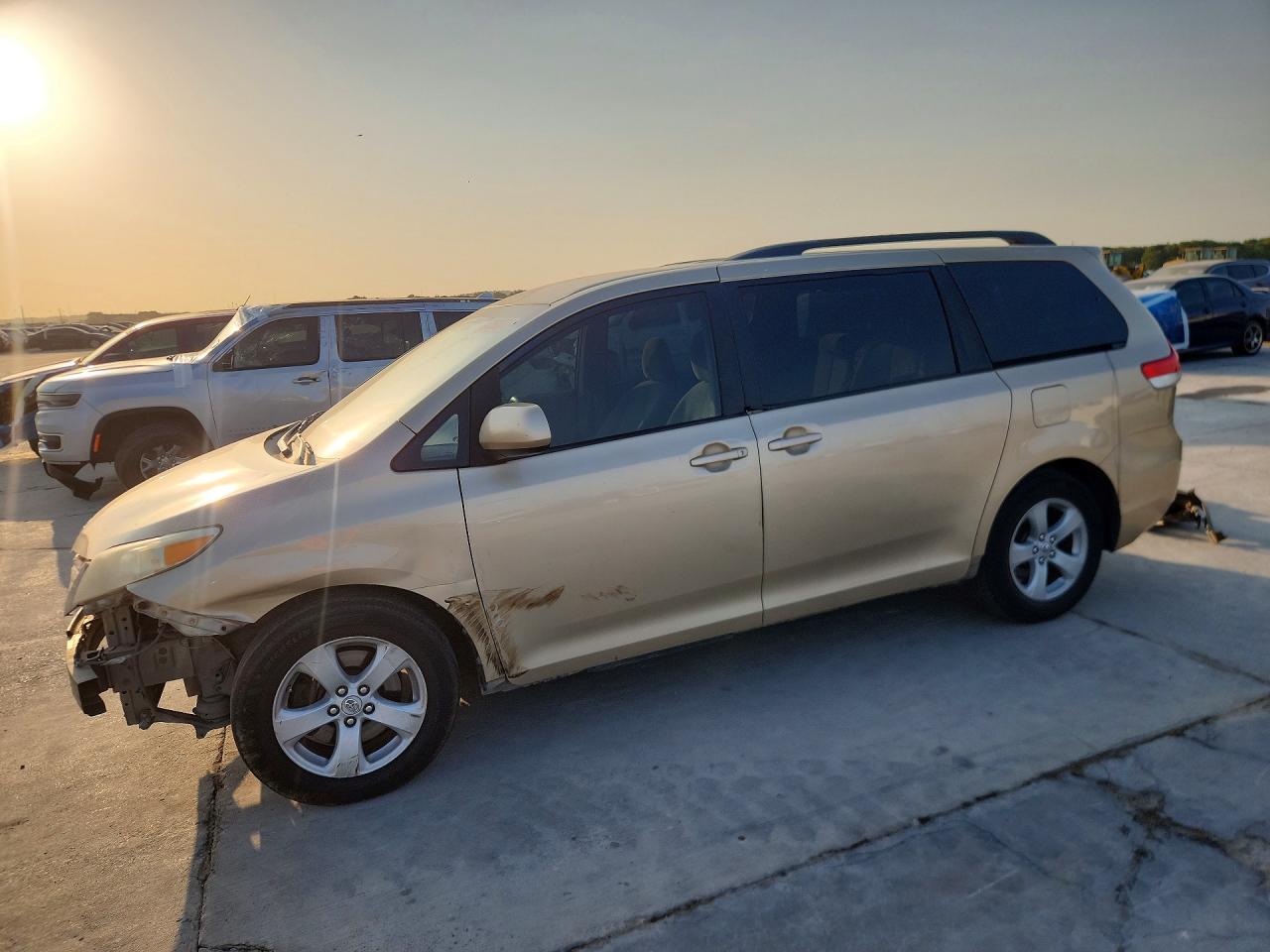 2011 TOYOTA SIENNA LE | 5TDKK3DC1BS023263 | UPCARS