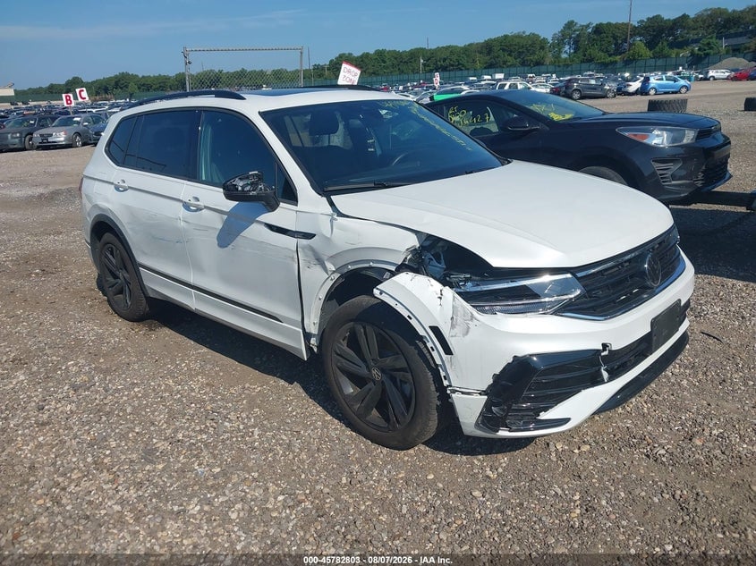 2024 VOLKSWAGEN TIGUAN 2.0T SE R-LINE BLACK | 3VV8B7AXXRM231565 | UPCARS