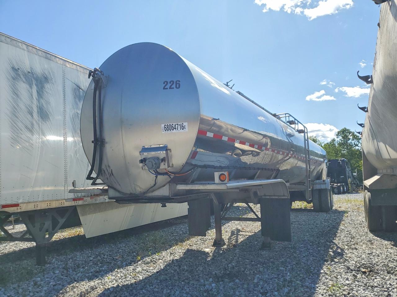 2005 WALKER TRAILER FUEL TANK | 5WSAA45205N037458 | UPCARS