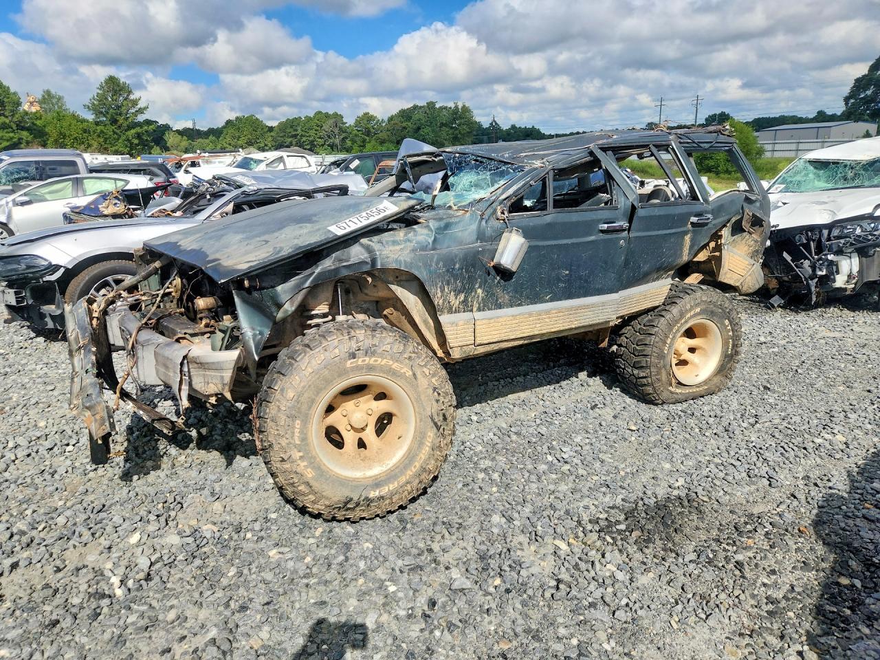 1992 JEEP CHEROKEE LAREDO | 1J4FJ58S3NL248575 | UPCARS