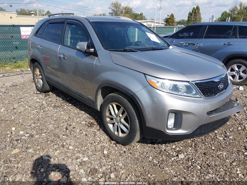 2015 KIA SORENTO LX | 5XYKTCA63FG573935 | UPCARS