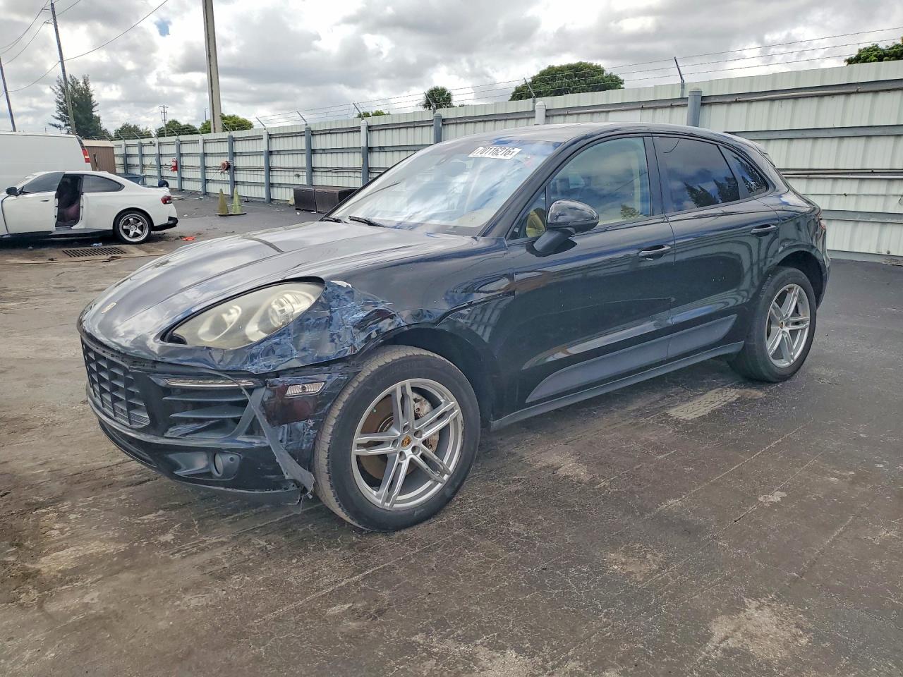 2015 PORSCHE MACAN S | WP1AB2A53FLB66877 | UPCARS