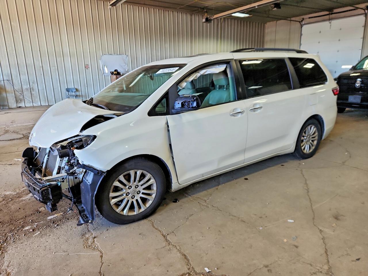 2016 TOYOTA SIENNA XLE 8-PASSENGER | 5TDYK3DC2GS738571 | UPCARS