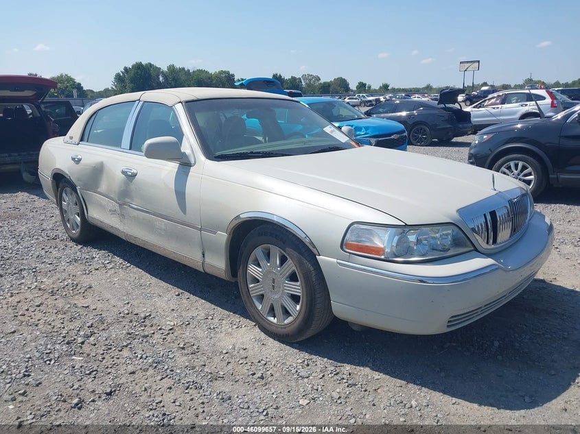 2005 LINCOLN TOWN CAR SIGNATURE LIMITED | 1LNHM82W05Y629995 | UPCARS