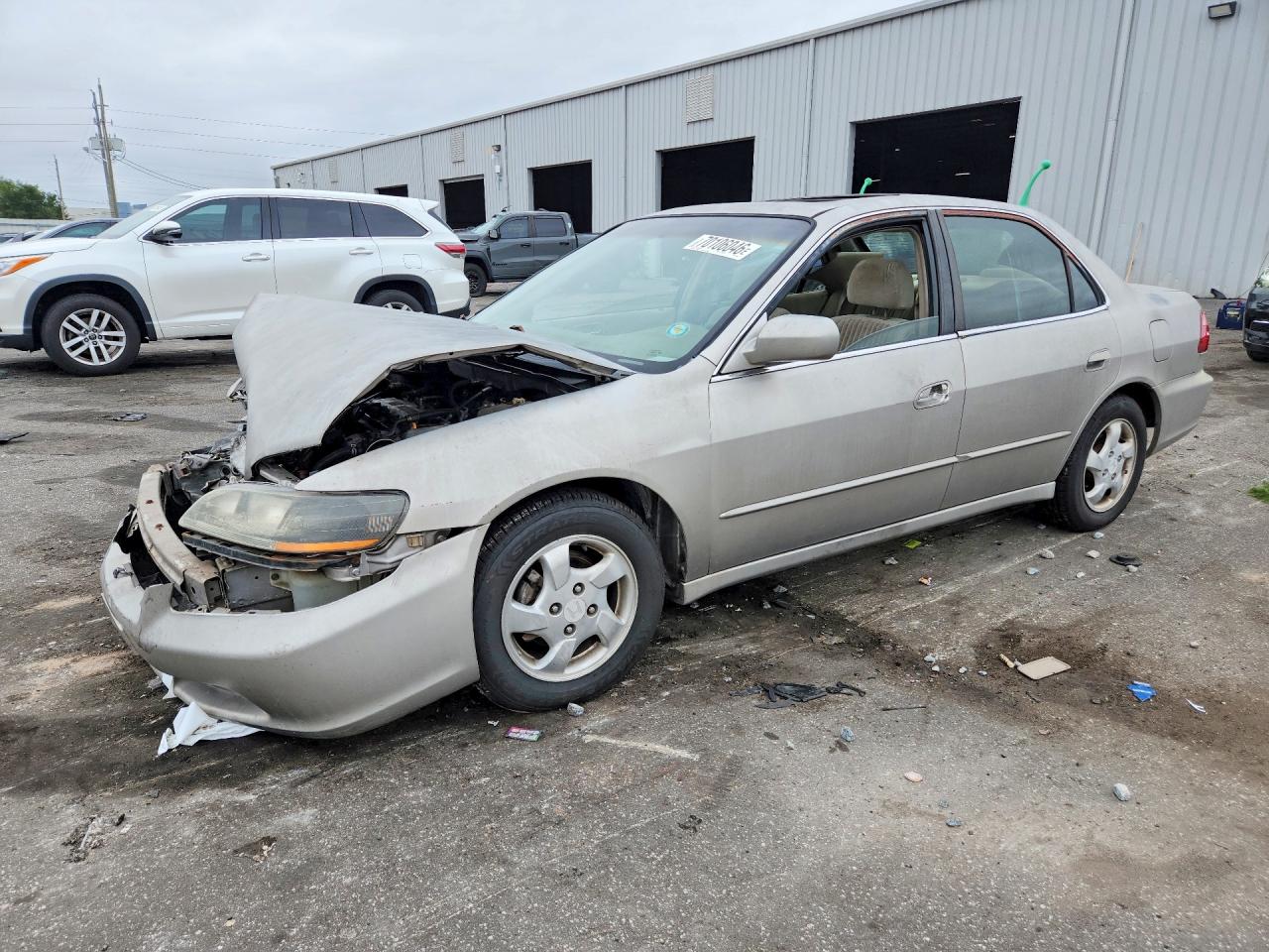 1998 HONDA ACCORD EX | 1HGCG5650WA235804 | UPCARS