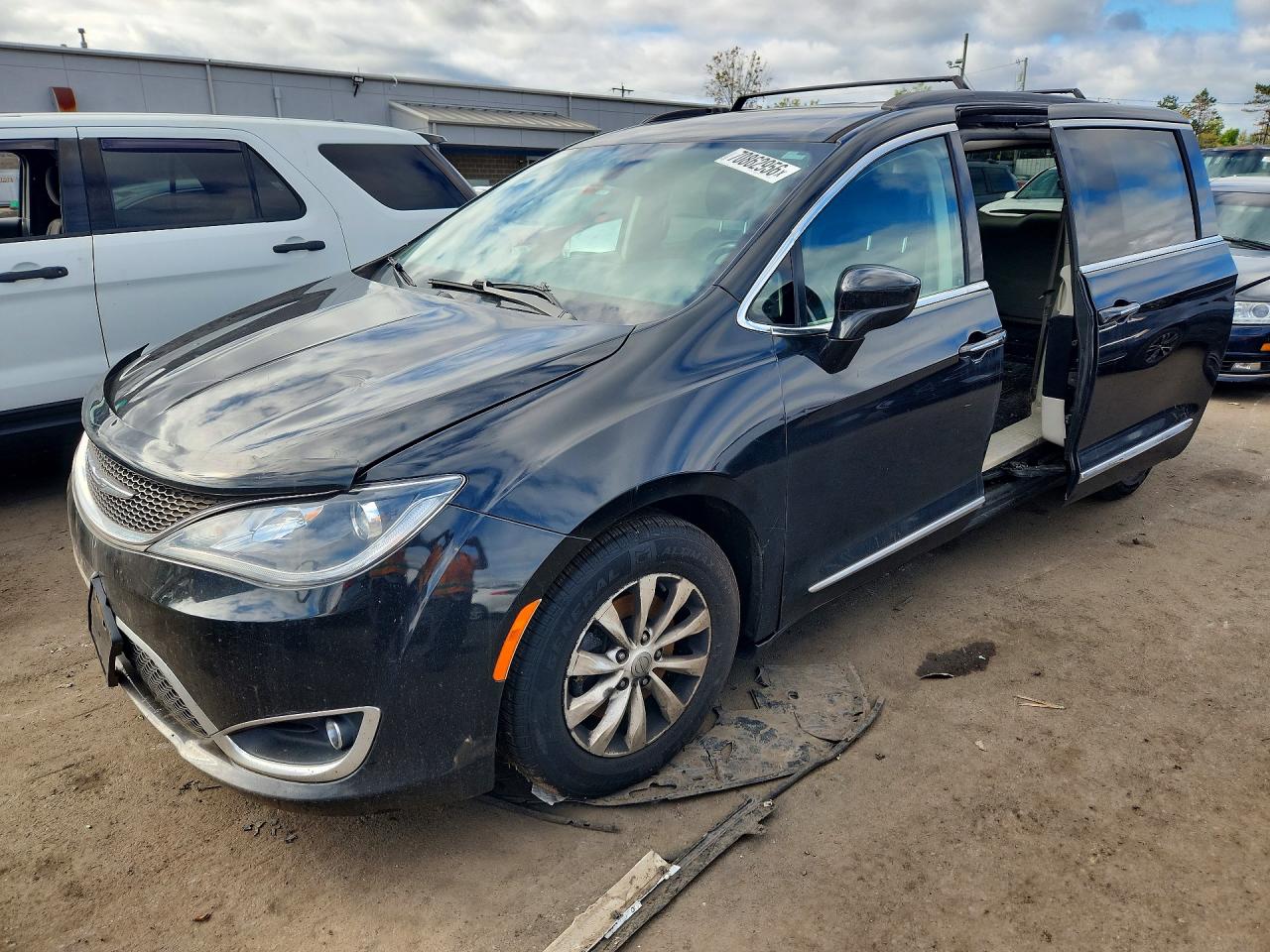2017 CHRYSLER PACIFICA TOURING L | 2C4RC1BG8HR705211 | UPCARS