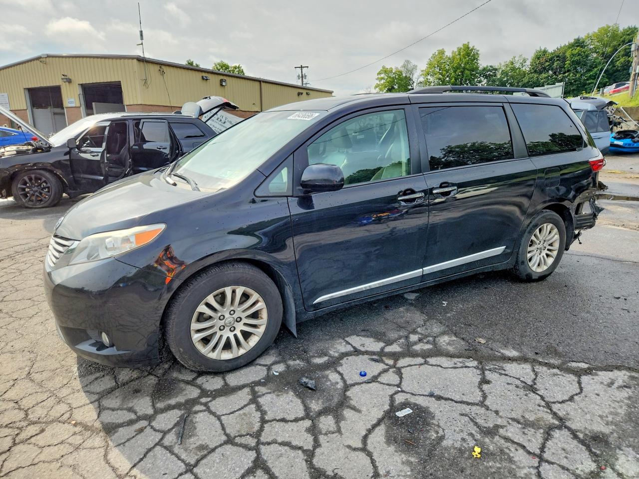 2017 TOYOTA SIENNA XLE 8-PASSENGER | 5TDYZ3DC8HS849137 | UPCARS