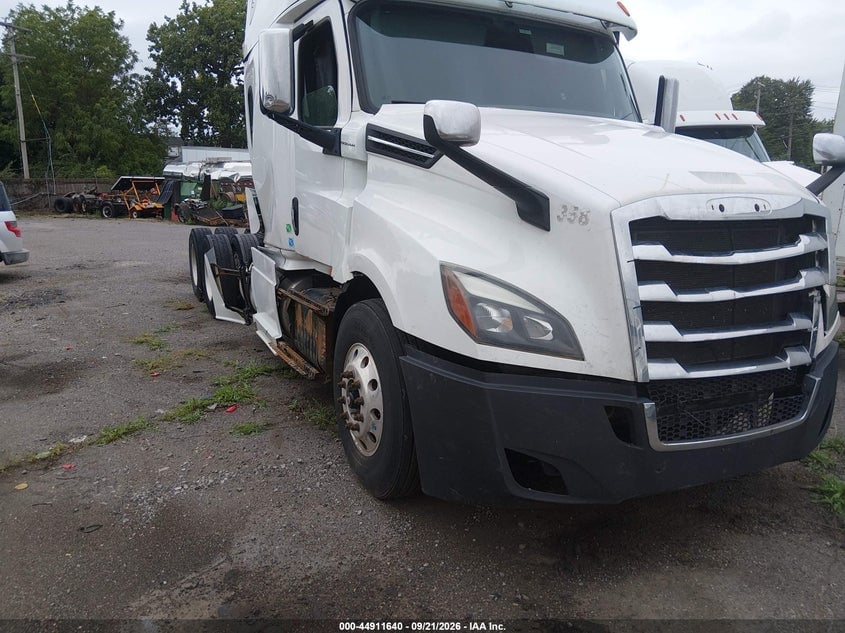 2020 FREIGHTLINER NEW CASCADIA 126 | 1FUJHHDR1LLKU7205 | UPCARS
