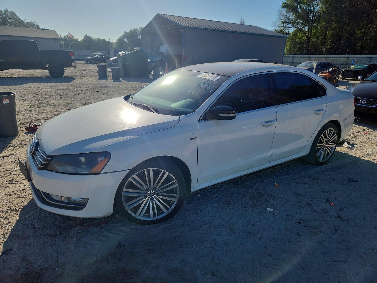 2015 VOLKSWAGEN PASSAT SE | 1VWBT7A32FC071688 | UPCARS