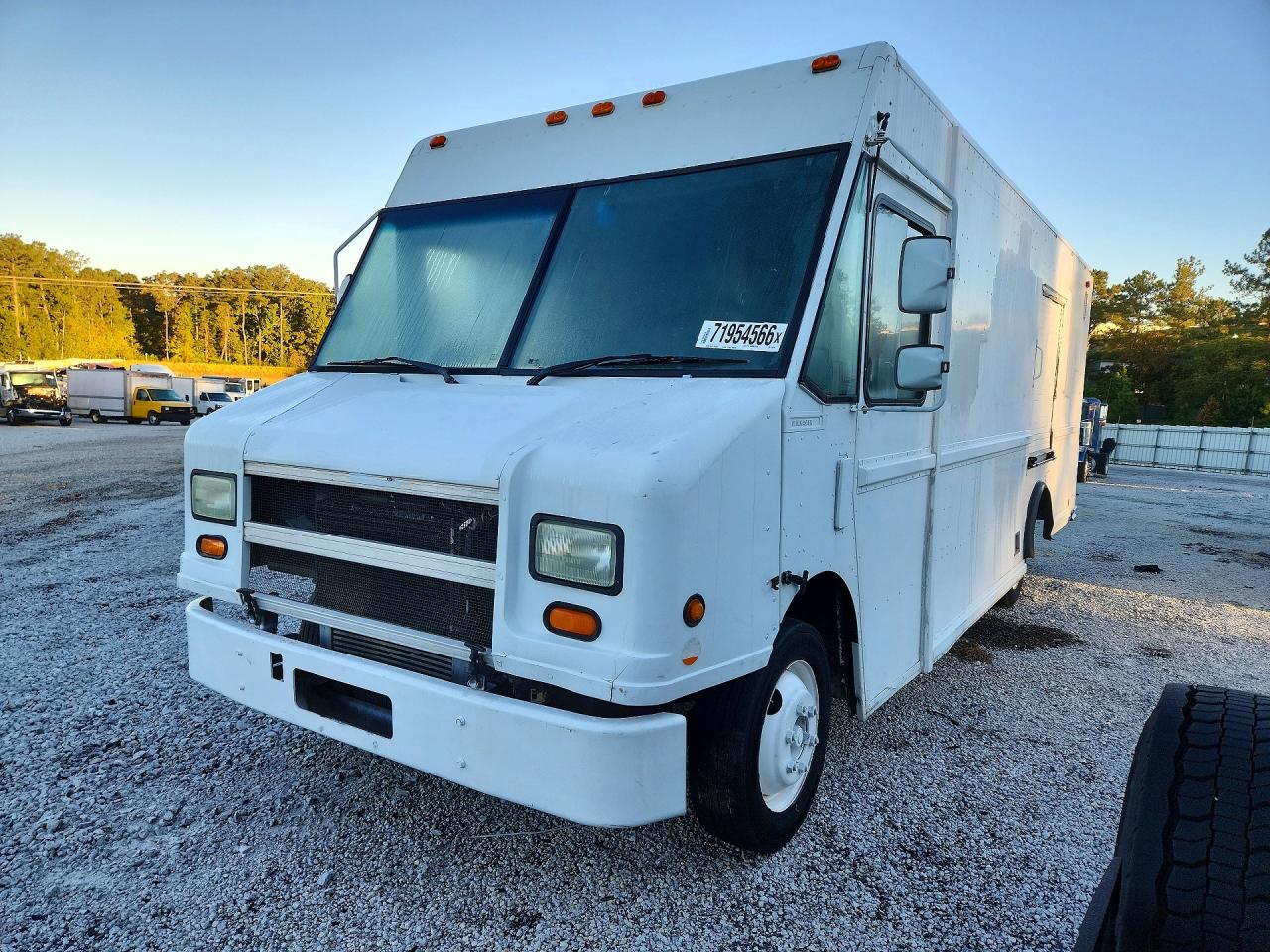 2001 FREIGHTLINER ALL OTHER DELIVERY TRUCK | 4UZAANBW71CH86586 | UPCARS