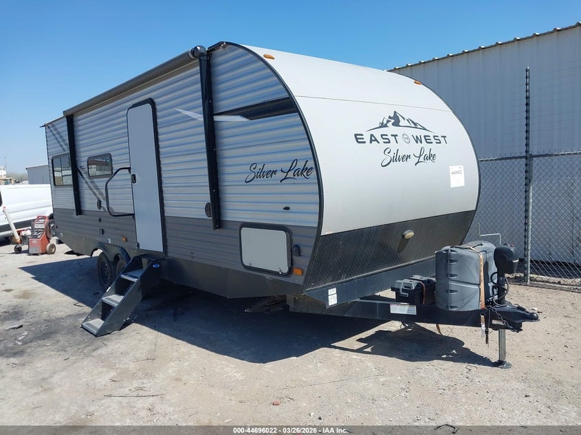 2021 FOREST RIVER EAST AND WEST SILVER LAKE SERIES M | 5ZT2SKJB3M9006938 | UPCARS