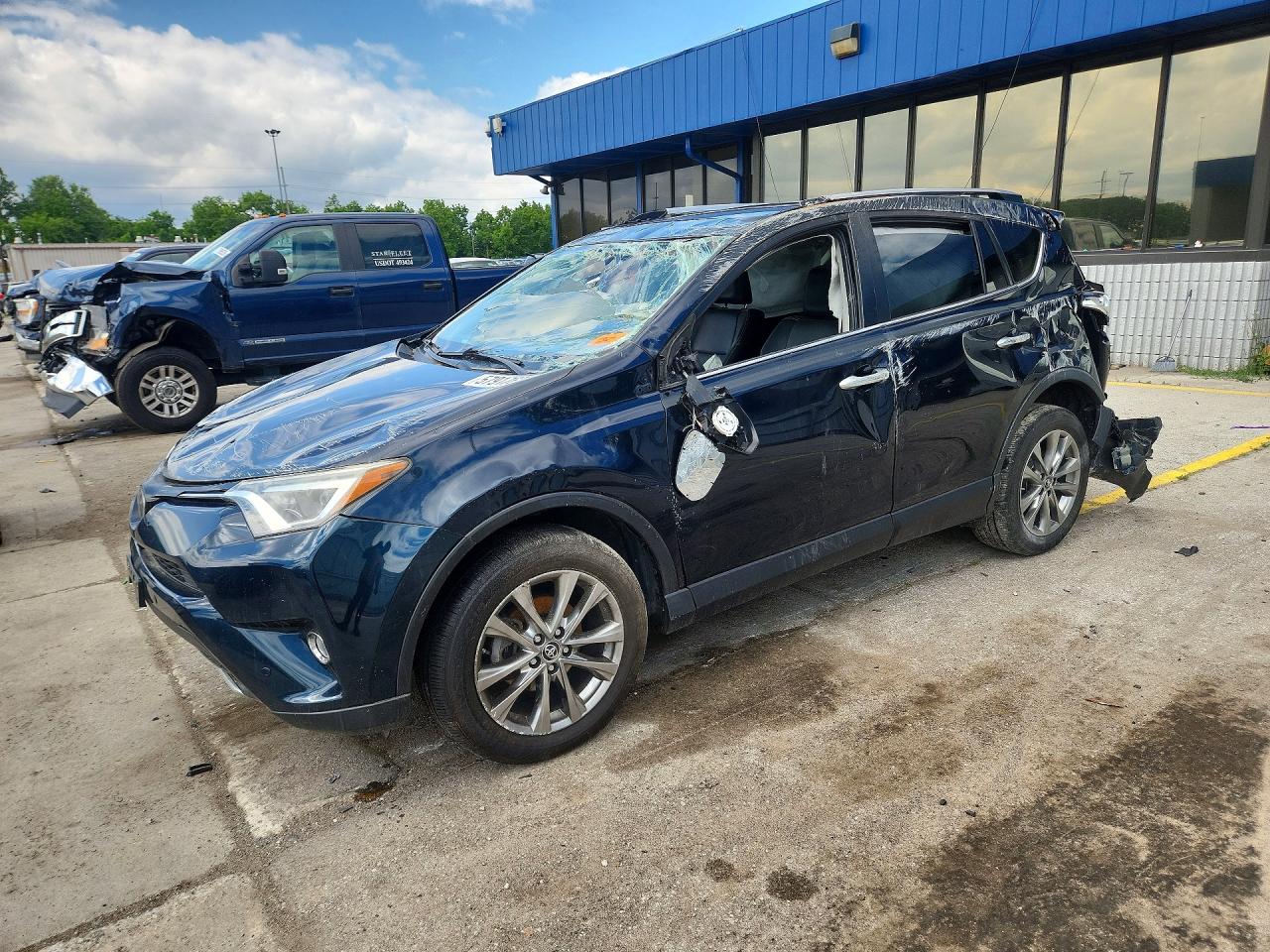 2018 TOYOTA RAV4 LIMITED | JTMDFREV9JD251960 | UPCARS