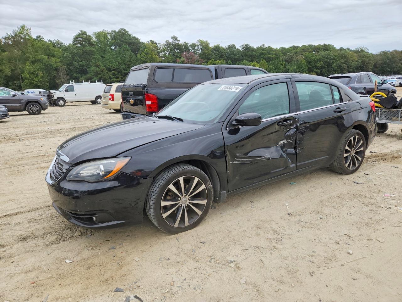 2013 CHRYSLER 200 LIMITED | 1C3CCBCG7DN743860 | UPCARS