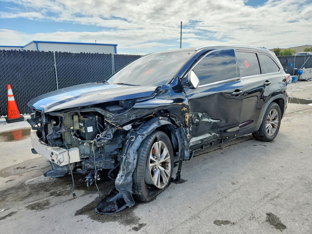 2015 TOYOTA HIGHLANDER XLE | 5TDKKRFHXFS056375 | UPCARS