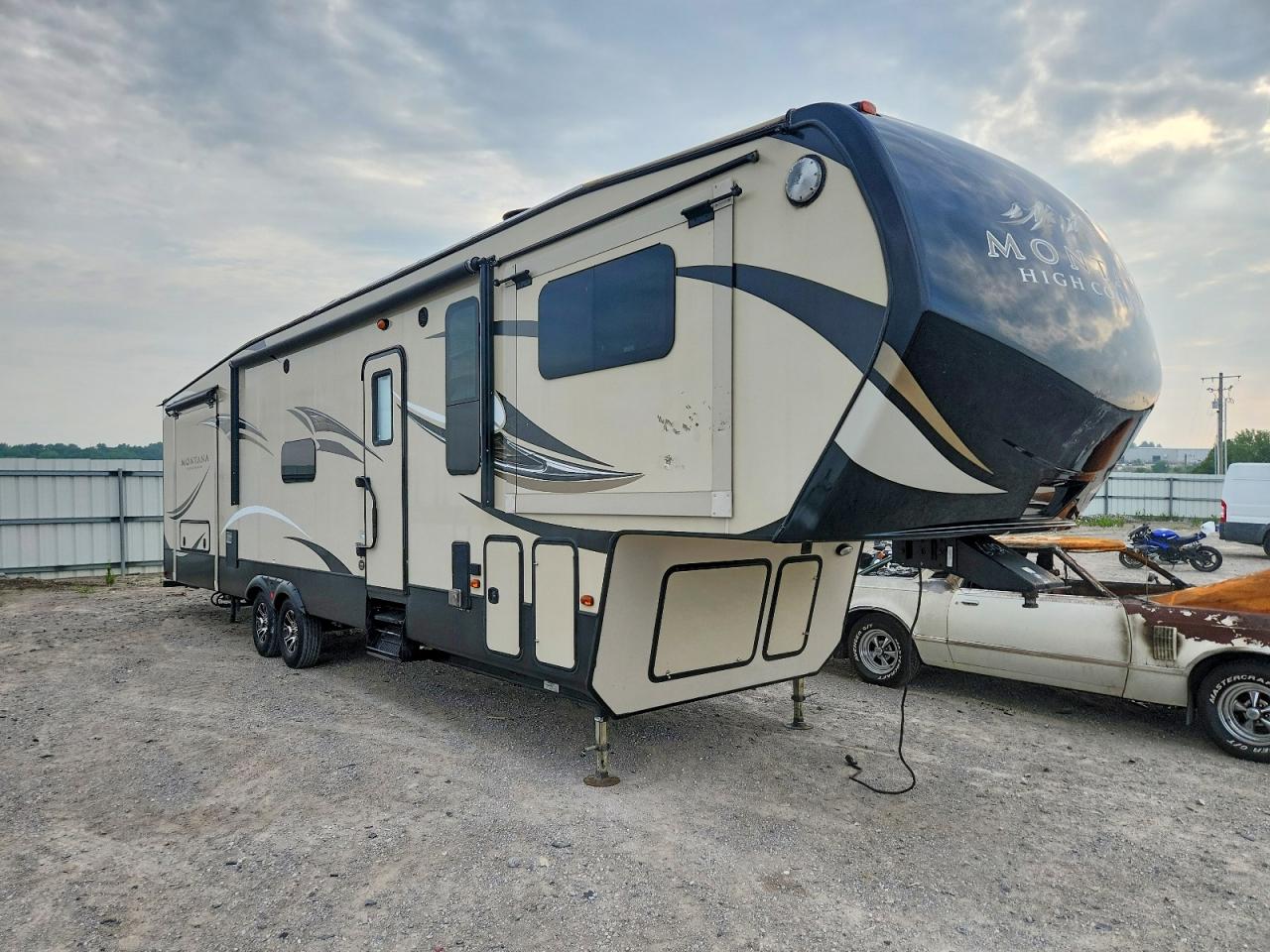 2017 KYRV TRVL TRLR KEYSTONE MONTANA CAMPER | 4YDF37428HA741649 | UPCARS
