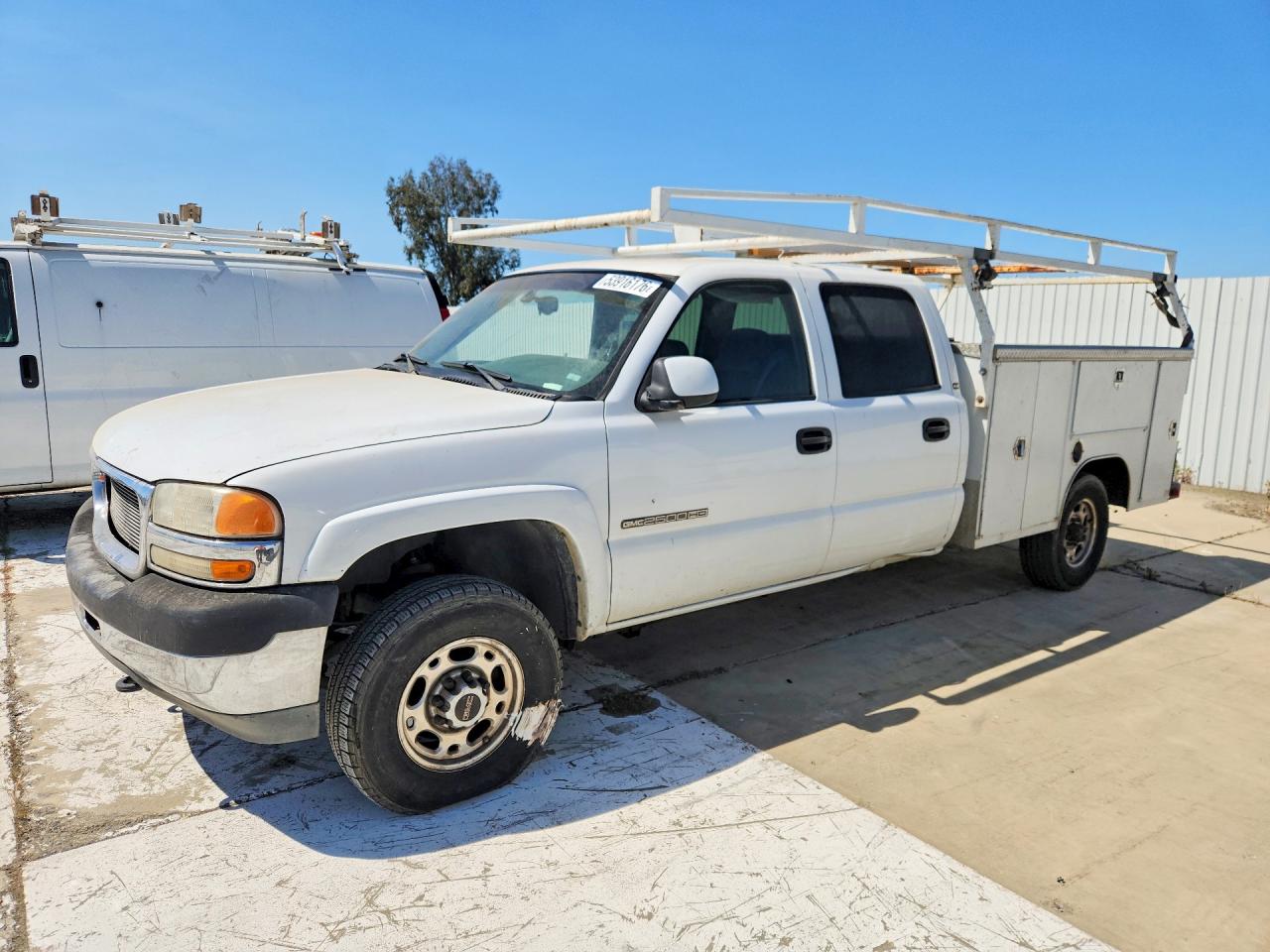 2002 GMC SIERRA | 1GDHC23U12F243039 | UPCARS