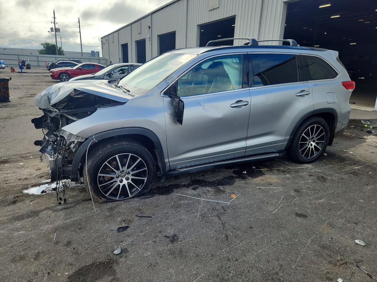 2017 TOYOTA HIGHLANDER SE | 5TDJZRFH4HS379069 | UPCARS
