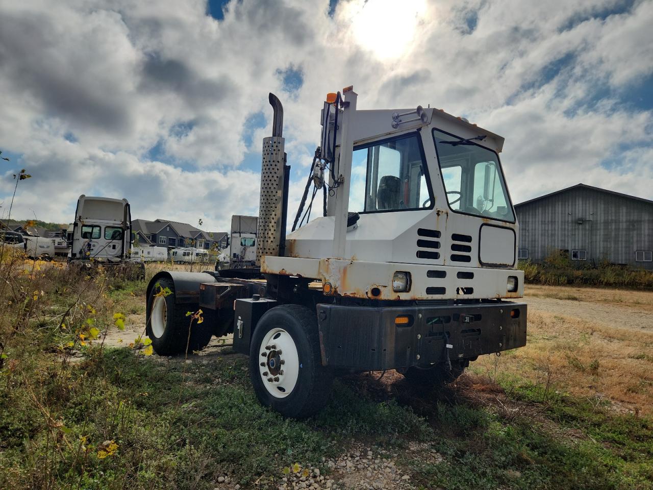 2011 CAPACITY OF TEXAS UNKNOWN TJ5000 YARD TRUCK | 4LMBR2114BL022469 | UPCARS