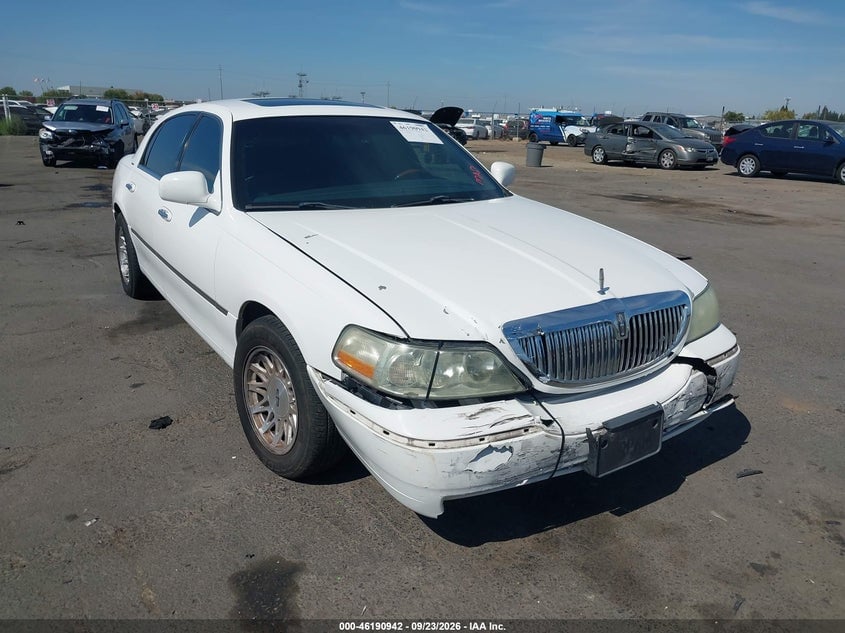 2003 LINCOLN TOWN CAR SIGNATURE | 1LNHM82W63Y605617 | UPCARS