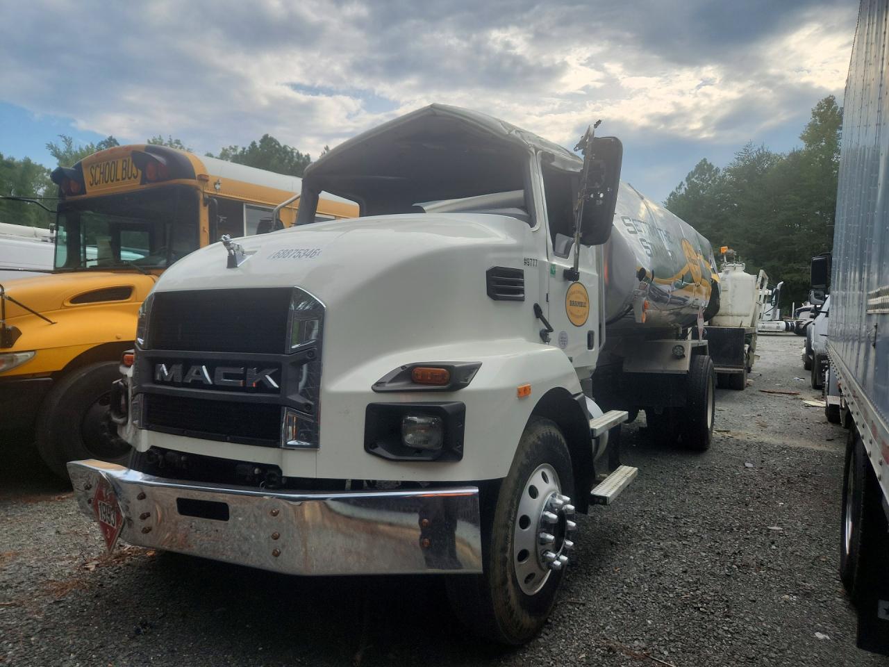 2024 MACK MD642 FUEL / LUBE TRUCK | 1M2MDBAB3RS072650 | UPCARS