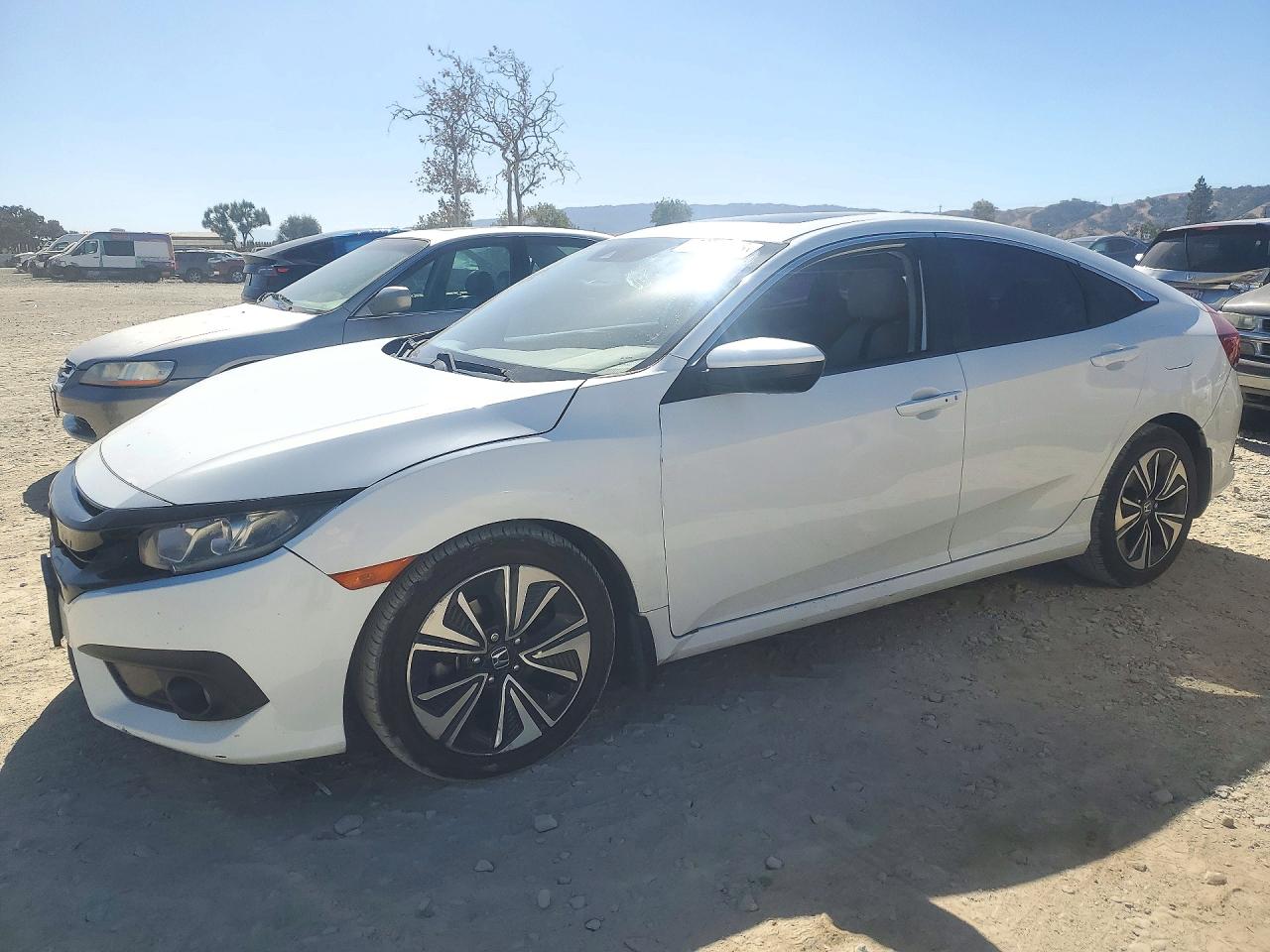 2017 HONDA CIVIC EX | 19XFC1F43HE213934 | UPCARS