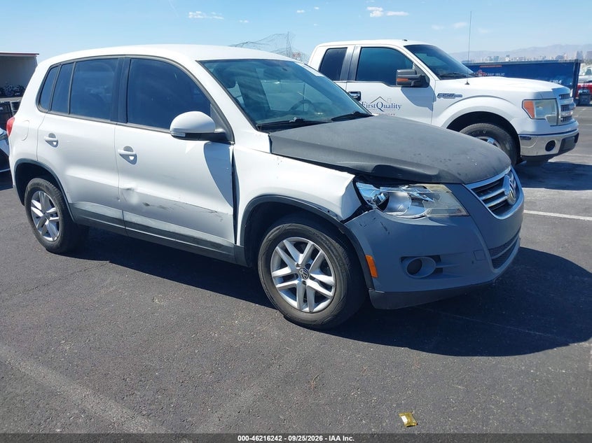 2011 VOLKSWAGEN TIGUAN S | WVGAV7AX6BW524629 | UPCARS