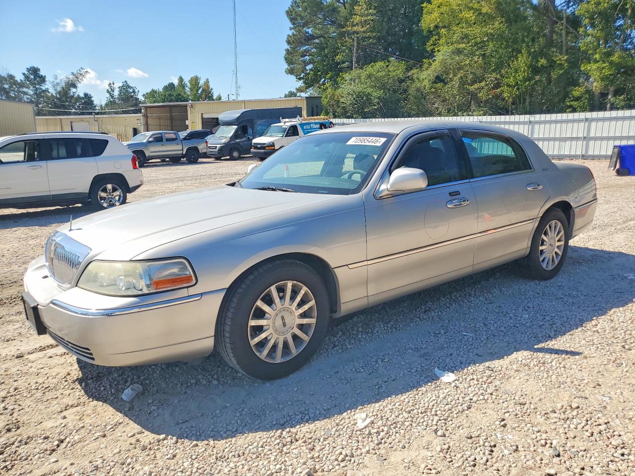 2007 LINCOLN TOWNCAR SIGNATURE | 1LNHM81W37Y639148 | UPCARS